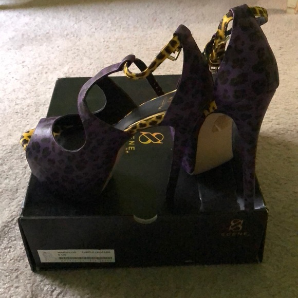 Peep toed pumps - Picture 2 of 4